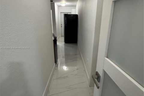 Casa en alquiler en Miami Gardens, Florida, 1 dormitorio, 270.35 m2 № 1955842 - foto 5