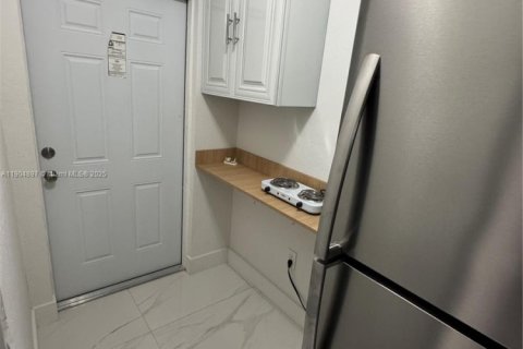 Casa en alquiler en Miami Gardens, Florida, 1 dormitorio, 270.35 m2 № 1955842 - foto 7