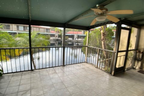 Adosado en venta en Miami Lakes, Florida, 2 dormitorios, 124.95 m2 № 1964265 - foto 10