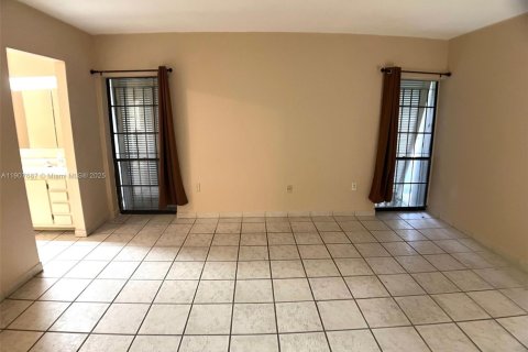 Adosado en venta en Miami Lakes, Florida, 2 dormitorios, 124.95 m2 № 1964265 - foto 6