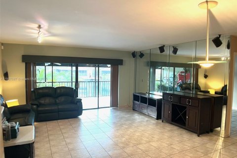 Adosado en venta en Miami Lakes, Florida, 2 dormitorios, 124.95 m2 № 1964265 - foto 4