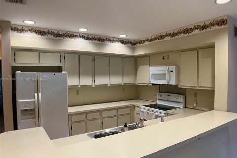 Adosado en venta en Miami Lakes, Florida, 2 dormitorios, 124.95 m2 № 1964265 - foto 5