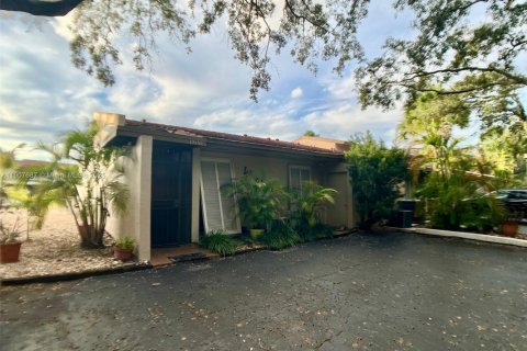 Adosado en venta en Miami Lakes, Florida, 2 dormitorios, 124.95 m2 № 1964265 - foto 2