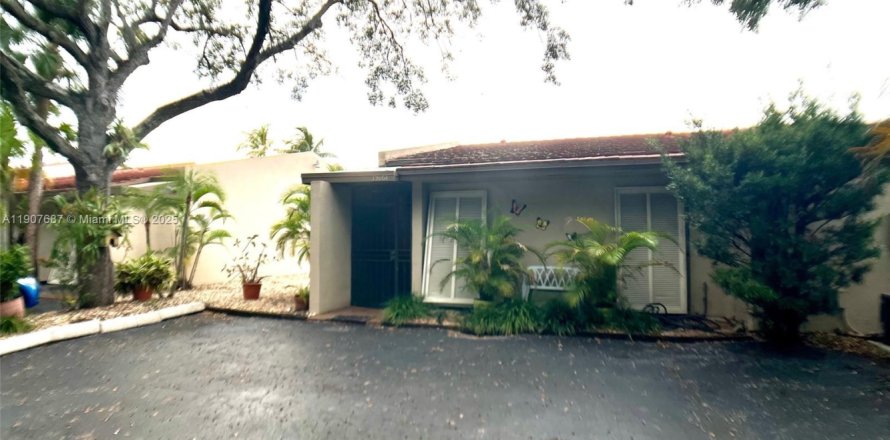 Adosado en Miami Lakes, Florida 2 dormitorios, 124.95 m2 № 1964265