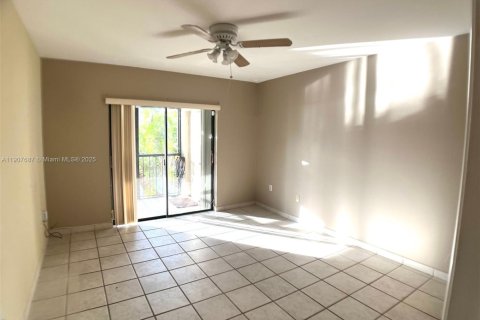 Adosado en venta en Miami Lakes, Florida, 2 dormitorios, 124.95 m2 № 1964265 - foto 8