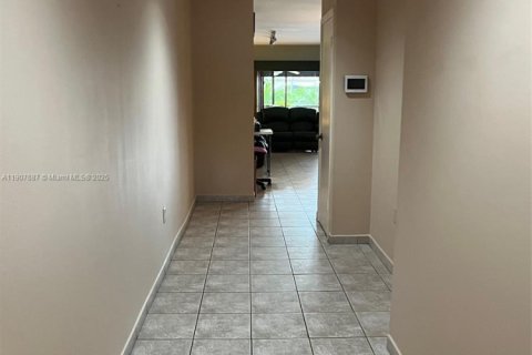 Adosado en venta en Miami Lakes, Florida, 2 dormitorios, 124.95 m2 № 1964265 - foto 3