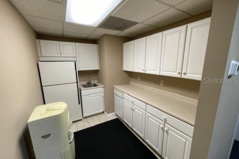 Propiedad comercial en alquiler en Altamonte Springs, Florida, 151.06 m2 № 1112985 - foto 7