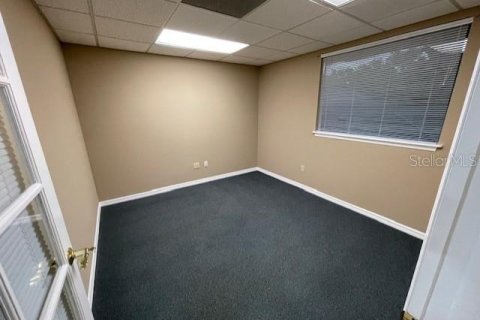 Propiedad comercial en alquiler en Altamonte Springs, Florida, 151.06 m2 № 1112985 - foto 9