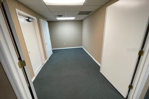 Propiedad comercial en alquiler en Altamonte Springs, Florida, 151.06 m2 № 1112985 - foto 6