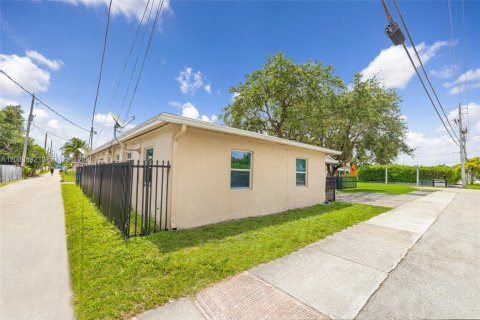 Propiedad comercial en venta en Hollywood, Florida, 293.94 m2 № 2154266 - foto 3