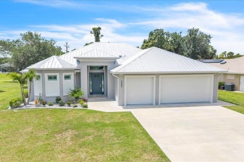 House in Punta Gorda, Florida 4 bedrooms, 203.36 sq.m. № 2236460 - photo 7