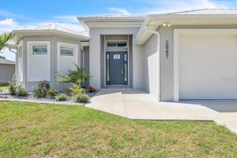House in Punta Gorda, Florida 4 bedrooms, 203.36 sq.m. № 2236460 - photo 8