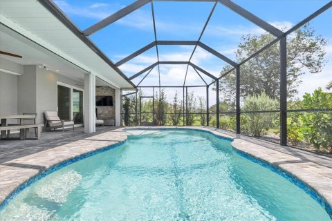 House in Punta Gorda, Florida 4 bedrooms, 203.36 sq.m. № 2236460 - photo 2