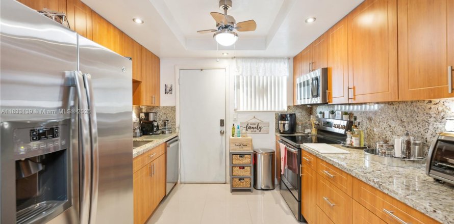 Condo à North Miami, Floride, 2 chambres № 1872258