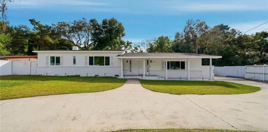 Commercial property in Orlando, Florida 181.81 sq.m. № 2094055