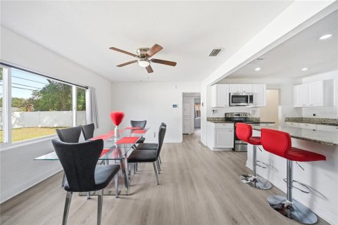Commercial property in Orlando, Florida 181.81 sq.m. № 2094055 - photo 5