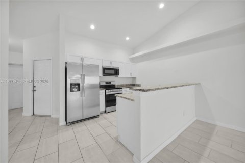 Casa en alquiler en Cape Coral, Florida, 3 dormitorios № 2044446 - foto 10