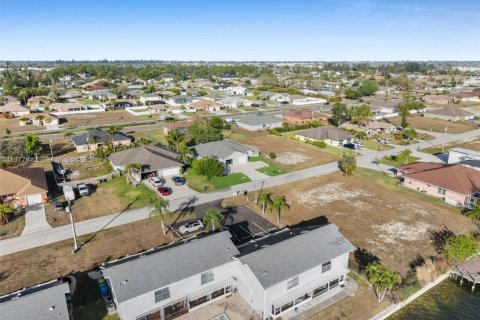 Casa en alquiler en Cape Coral, Florida, 3 dormitorios № 2044446 - foto 25