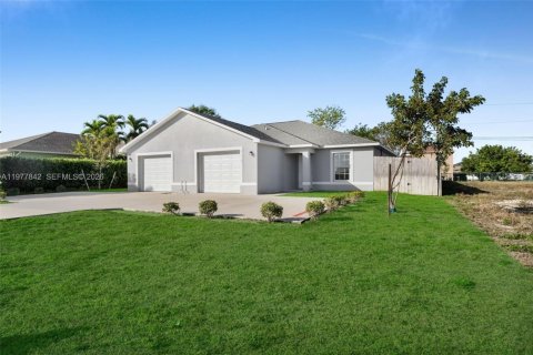 Casa en alquiler en Cape Coral, Florida, 3 dormitorios № 2044446 - foto 2