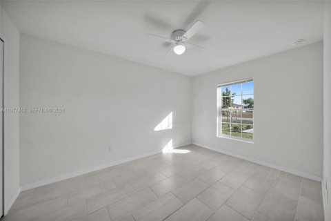 Casa en alquiler en Cape Coral, Florida, 3 dormitorios № 2044446 - foto 13