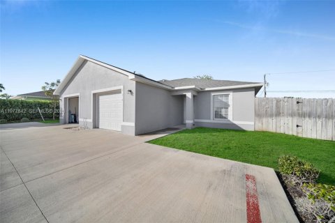 Casa en alquiler en Cape Coral, Florida, 3 dormitorios № 2044446 - foto 3