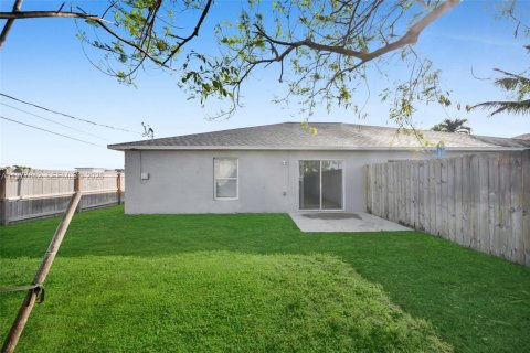 Casa en alquiler en Cape Coral, Florida, 3 dormitorios № 2044446 - foto 24