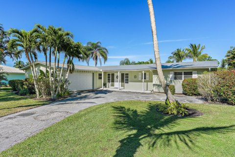 House in Stuart, Florida 4 bedrooms, 207.92 sq.m. № 1154096 - photo 1