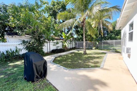 Commercial property in Biscayne Park, Florida 175.77 sq.m. № 1828981 - photo 18