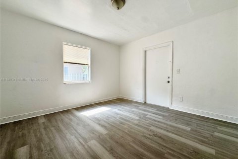Commercial property in Biscayne Park, Florida 175.77 sq.m. № 1828981 - photo 6