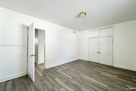 Commercial property in Biscayne Park, Florida 175.77 sq.m. № 1828981 - photo 10