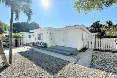 Commercial property in Biscayne Park, Florida 175.77 sq.m. № 1828981 - photo 11