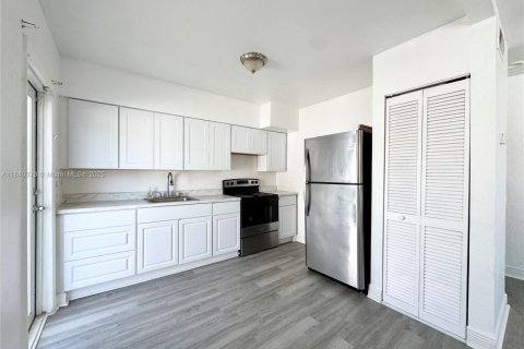 Commercial property in Biscayne Park, Florida 175.77 sq.m. № 1828981 - photo 5