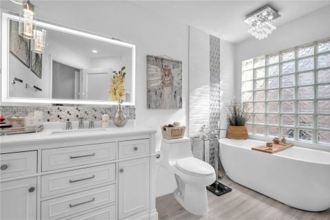 House in Coconut Creek, Florida 3 bedrooms, 165.74 sq.m. № 1987038 - photo 9