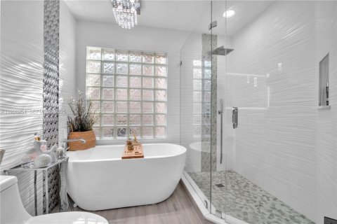 House in Coconut Creek, Florida 3 bedrooms, 165.74 sq.m. № 1987038 - photo 12