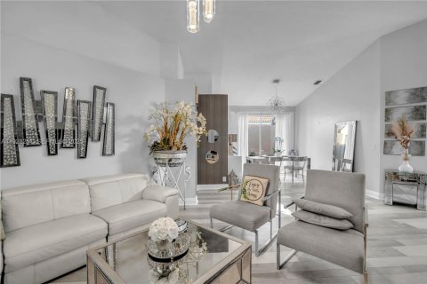 House in Coconut Creek, Florida 3 bedrooms, 165.74 sq.m. № 1987038 - photo 4