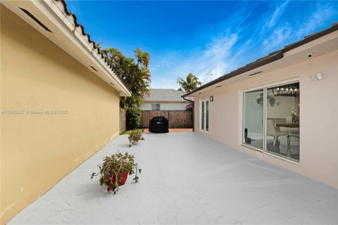 Villa ou maison à vendre à Miami, Floride: 3 chambres, 160.81 m2 № 1970212 - photo 25