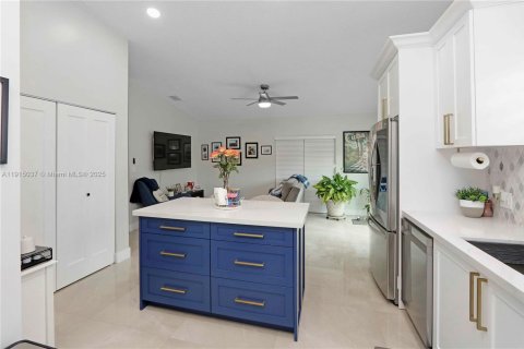 Villa ou maison à vendre à Miami, Floride: 3 chambres, 160.81 m2 № 1970212 - photo 8