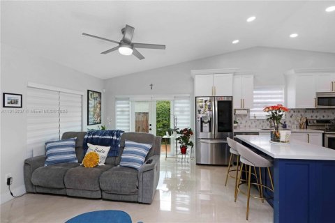 Villa ou maison à vendre à Miami, Floride: 3 chambres, 160.81 m2 № 1970212 - photo 11