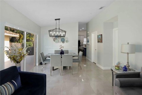 Villa ou maison à vendre à Miami, Floride: 3 chambres, 160.81 m2 № 1970212 - photo 5