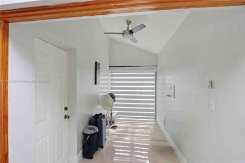 Villa ou maison à vendre à Miami, Floride: 3 chambres, 160.81 m2 № 1970212 - photo 19