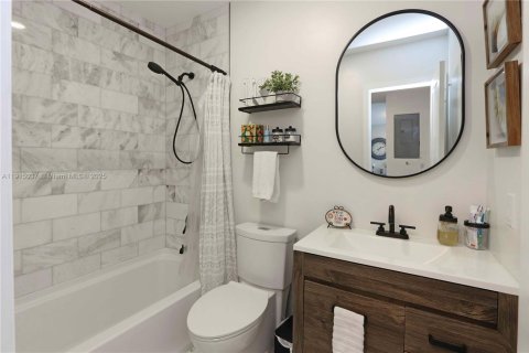 Villa ou maison à vendre à Miami, Floride: 3 chambres, 160.81 m2 № 1970212 - photo 22