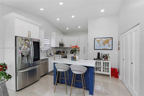 Villa ou maison à vendre à Miami, Floride: 3 chambres, 160.81 m2 № 1970212 - photo 9