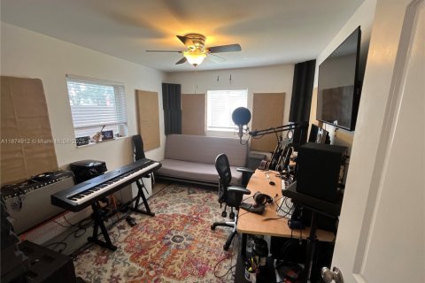 House in Oakland Park, Florida 3 bedrooms, 100.98 sq.m. № 1943485 - photo 8