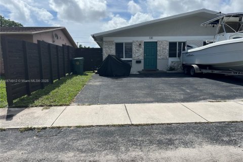 House in Oakland Park, Florida 3 bedrooms, 100.98 sq.m. № 1943485 - photo 14