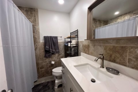 House in Oakland Park, Florida 3 bedrooms, 100.98 sq.m. № 1943485 - photo 6