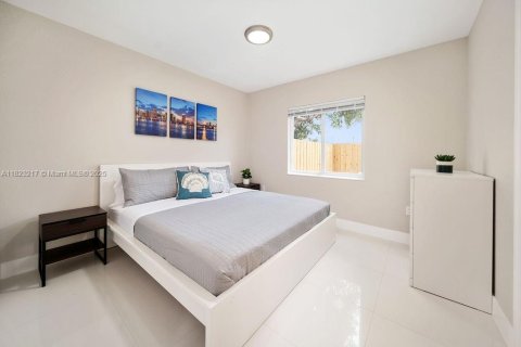 Commercial property in Miami, Florida 321.07 sq.m. № 1788845 - photo 11