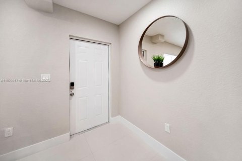 Commercial property in Miami, Florida 321.07 sq.m. № 1788845 - photo 9