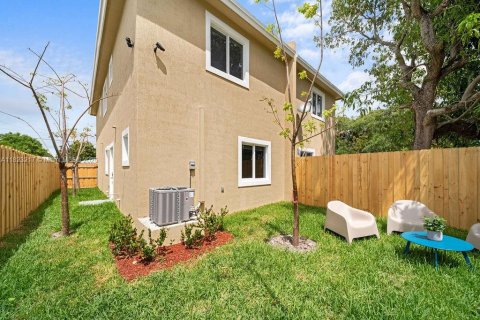 Commercial property in Miami, Florida 321.07 sq.m. № 1788845 - photo 3