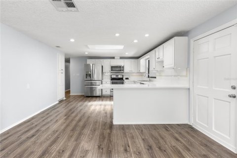 Villa ou maison à vendre à Tarpon Springs, Floride: 4 chambres, 205.04 m2 № 2304565 - photo 10