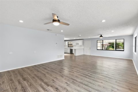 Villa ou maison à vendre à Tarpon Springs, Floride: 4 chambres, 205.04 m2 № 2304565 - photo 9